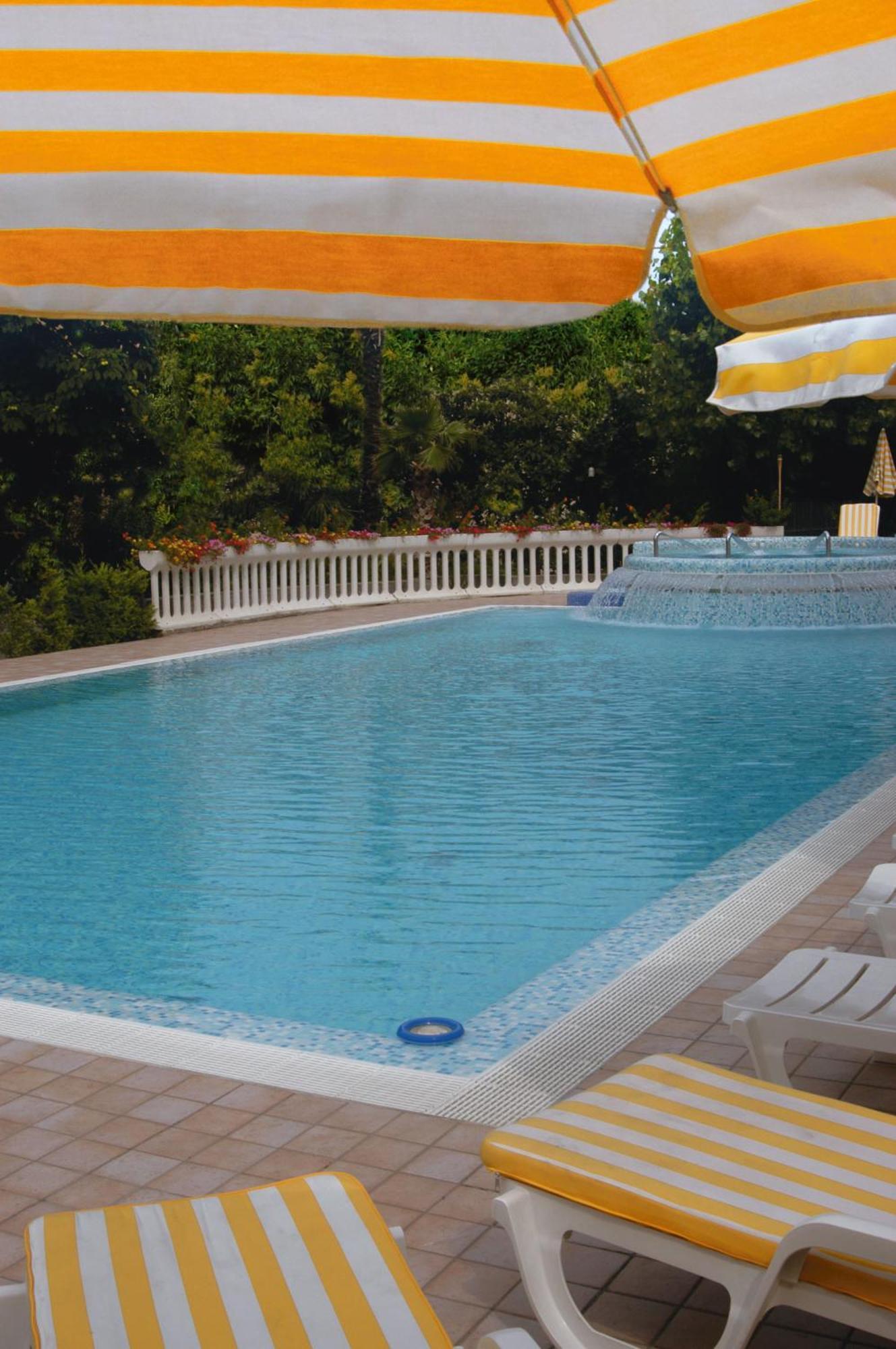 Hotel Smeraldo ラツィーゼ エクステリア 写真