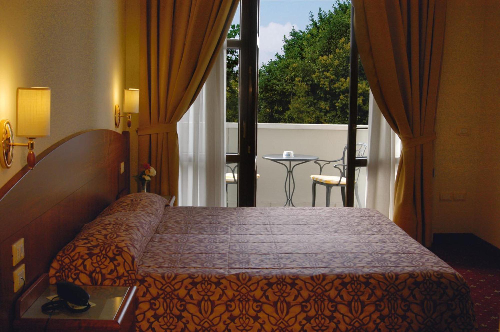Hotel Smeraldo ラツィーゼ エクステリア 写真