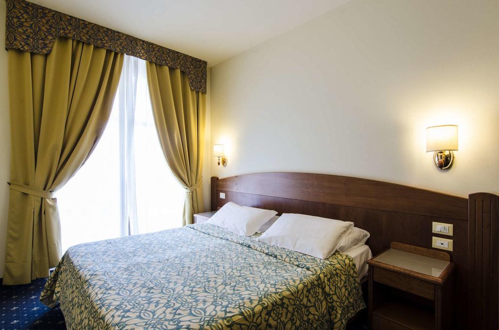 Hotel Smeraldo ラツィーゼ エクステリア 写真