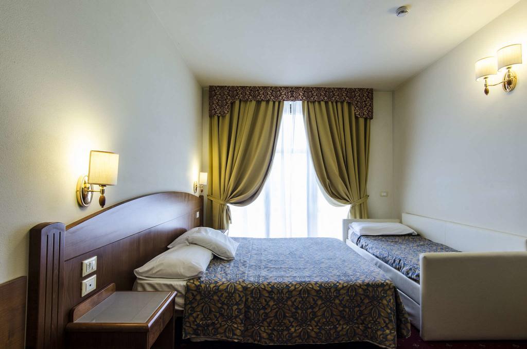 Hotel Smeraldo ラツィーゼ エクステリア 写真