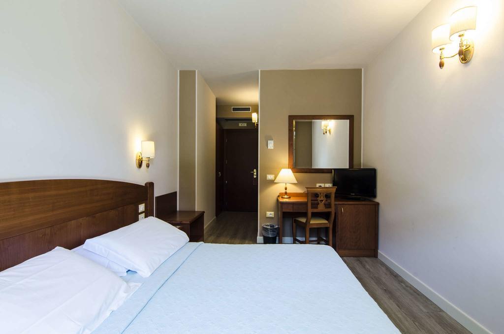 Hotel Smeraldo ラツィーゼ エクステリア 写真