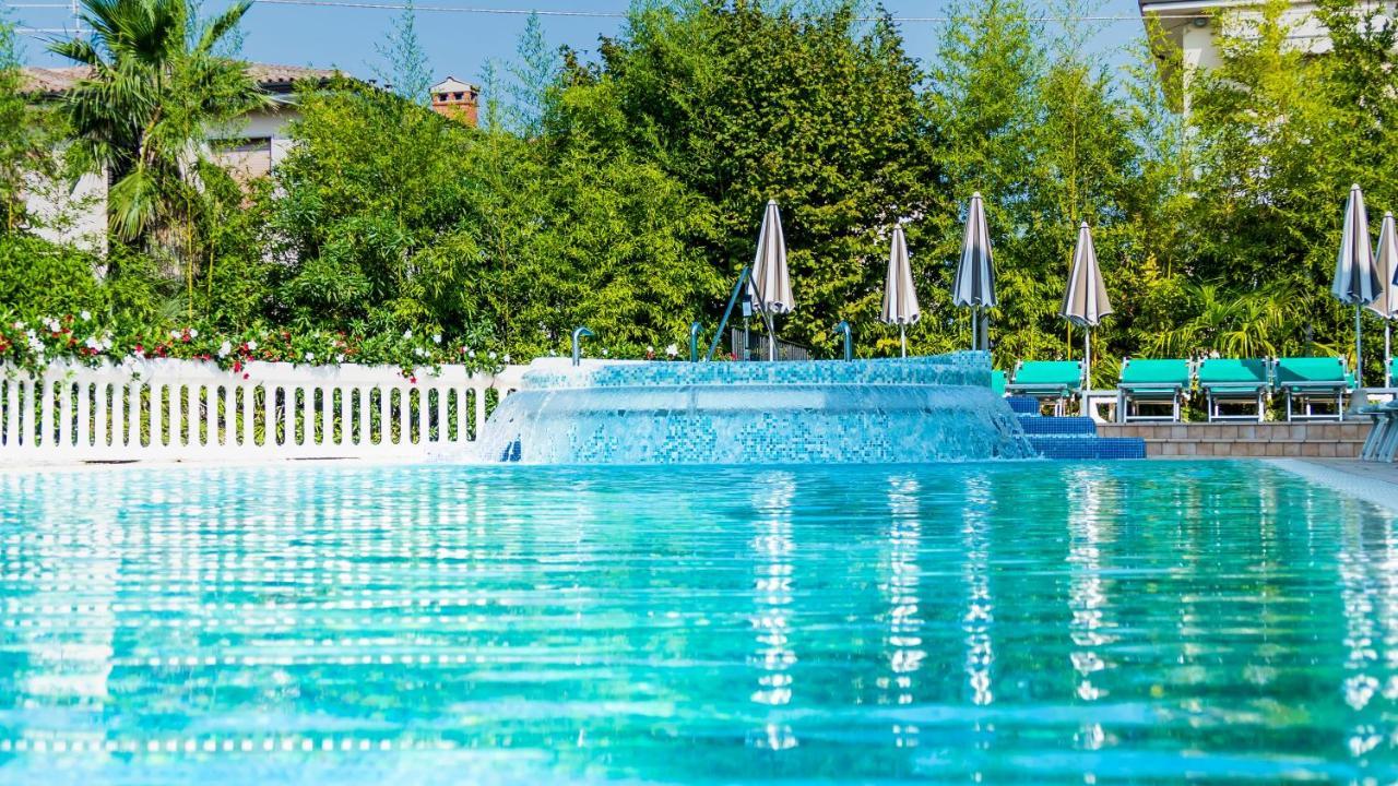 Hotel Smeraldo ラツィーゼ エクステリア 写真