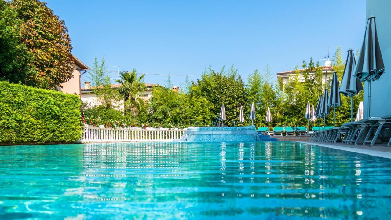 Hotel Smeraldo ラツィーゼ エクステリア 写真