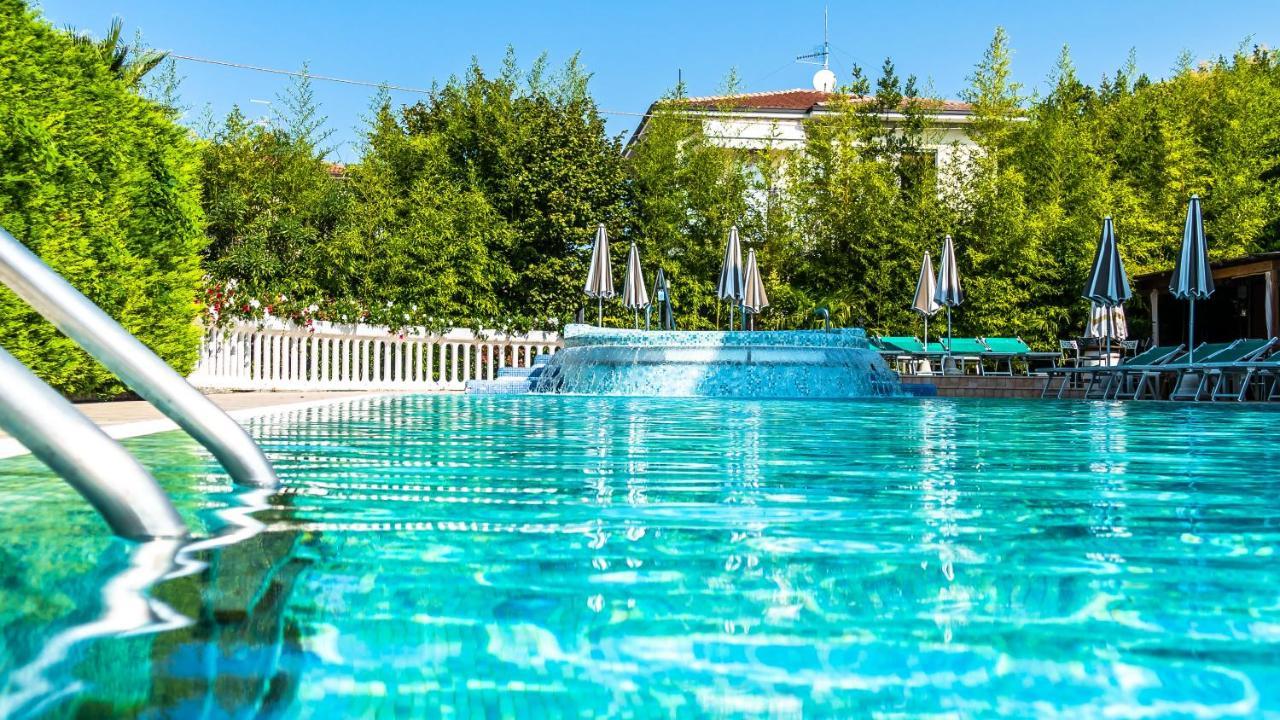 Hotel Smeraldo ラツィーゼ エクステリア 写真