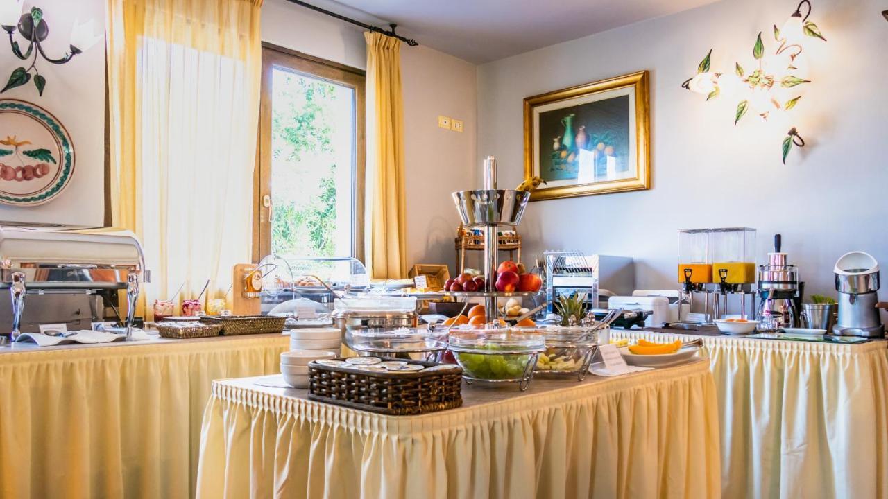 Hotel Smeraldo ラツィーゼ エクステリア 写真