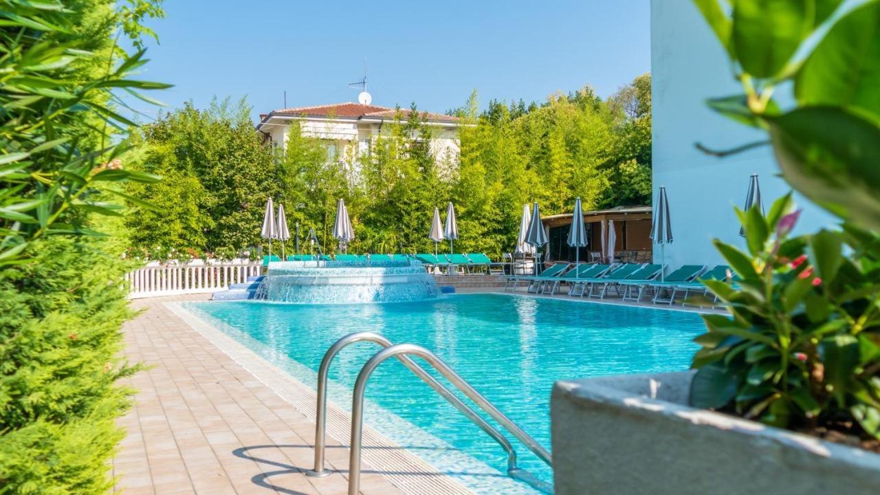 Hotel Smeraldo ラツィーゼ エクステリア 写真