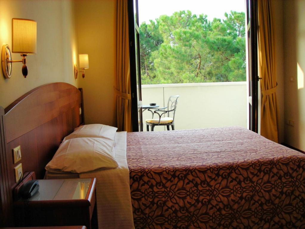 Hotel Smeraldo ラツィーゼ エクステリア 写真